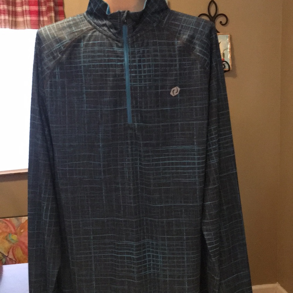 Men’s pullover long sleeve shirt